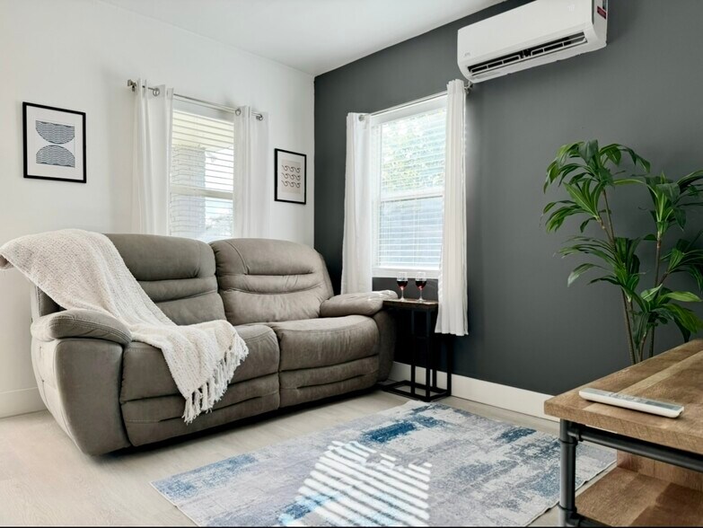 Building Photo - 941 SW 29th St