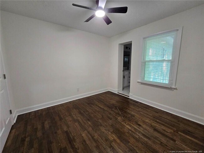 Building Photo - 4909 Walnut Dr