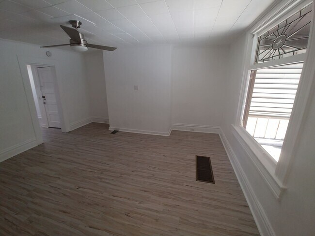 Building Photo - Updated Rental - Allentown