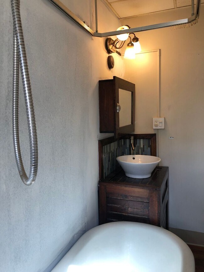 Building Photo - 314 Elmer St