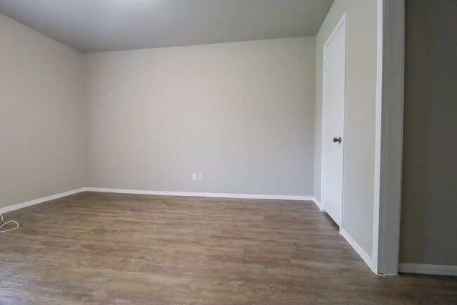 Building Photo - 2 Bed / 2 Bath Condo in Central Tulsa!