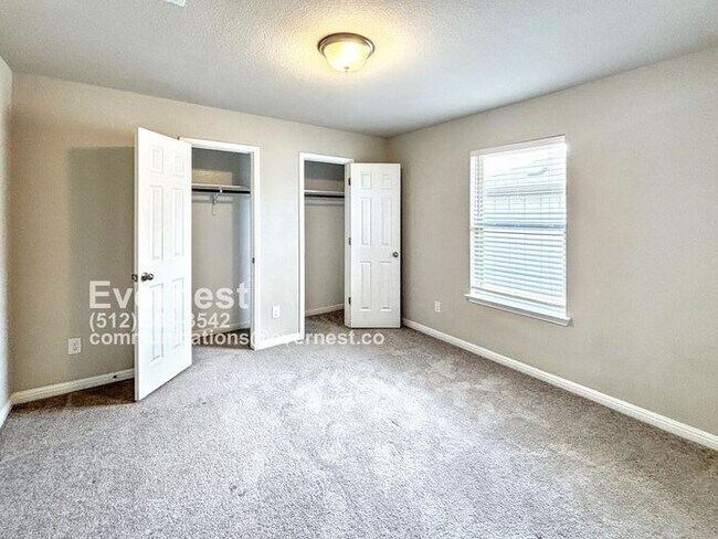 Building Photo - 4-Bedroom Home with Modern Comforts Near S...