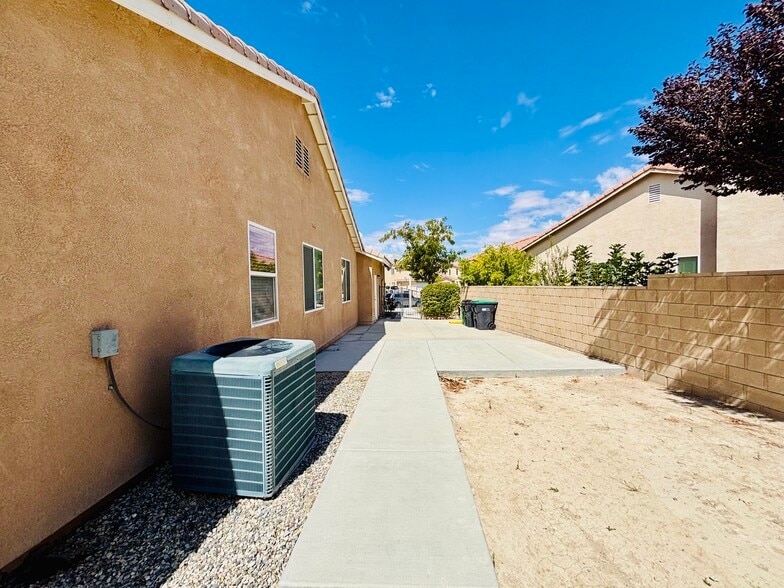 Building Photo - 4640 Trojan Ct