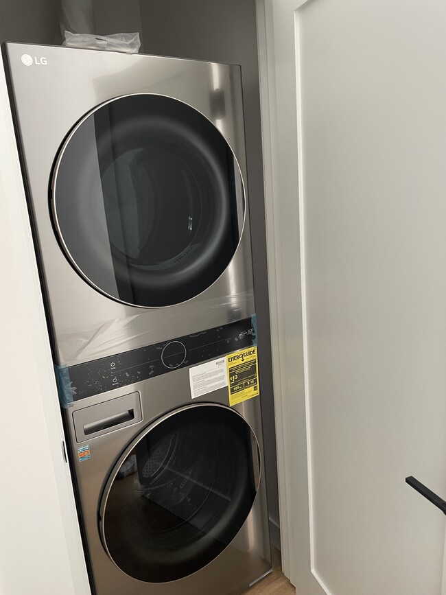 3036 - 3038 Beech St - In unit Washer-Dryer - 1505 Fern Street