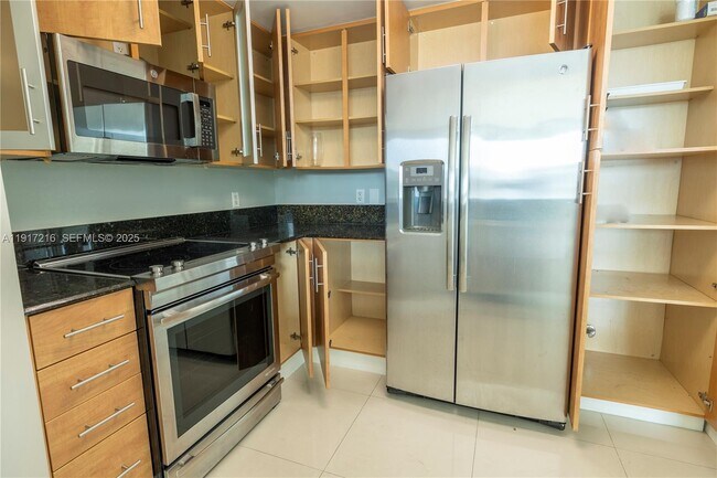 Building Photo - 7900 Harbor Island Dr