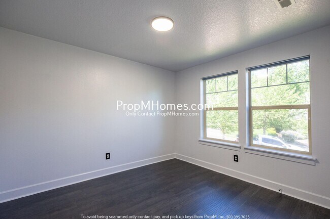 Building Photo - 11774 SE Lincoln Heights St