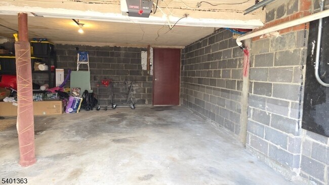 Building Photo - 725 Joralemon St