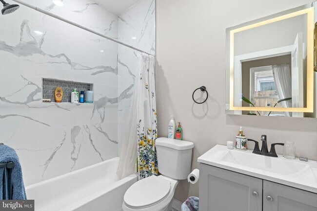 Building Photo - 2234 Master St