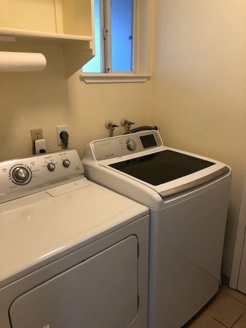 Building Photo - Beautiful 3 Bedroom, 1.5 Bath Townhome Available now!