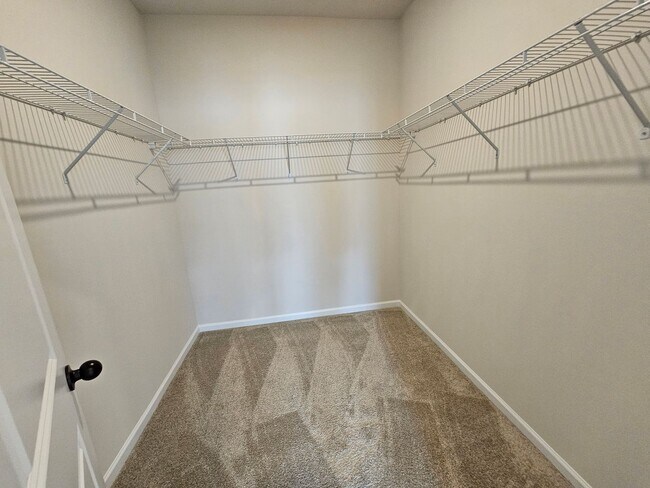 Building Photo - Like New Townhome in Mint Hill