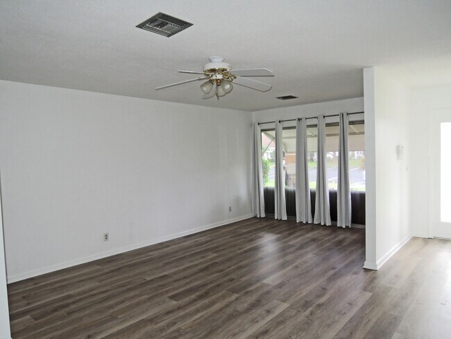 Building Photo - 322 Colony Ln