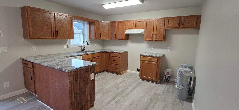 Building Photo - 10 Susquehanna Dr