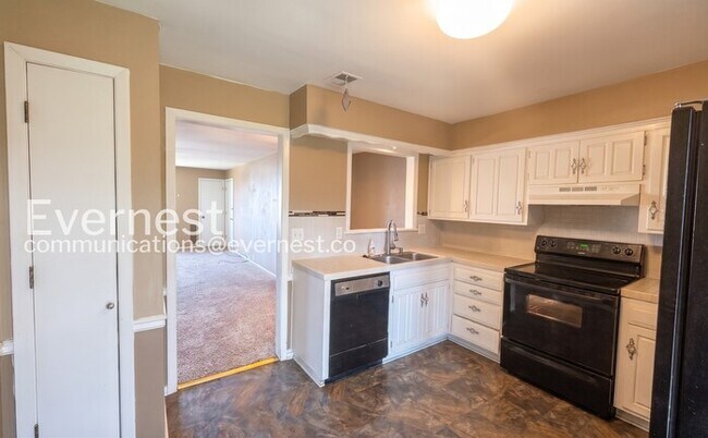 Building Photo - 452 W 104th St