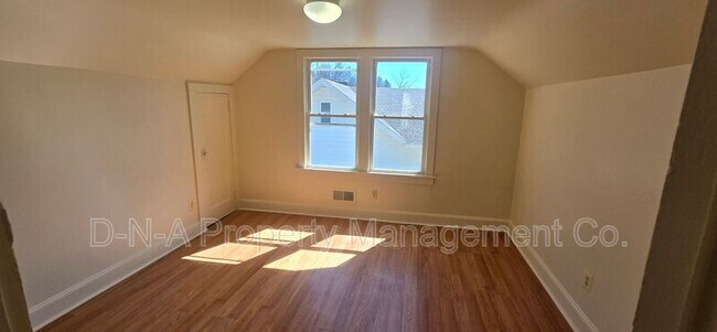 Building Photo - 2837 Bartonsville Ave