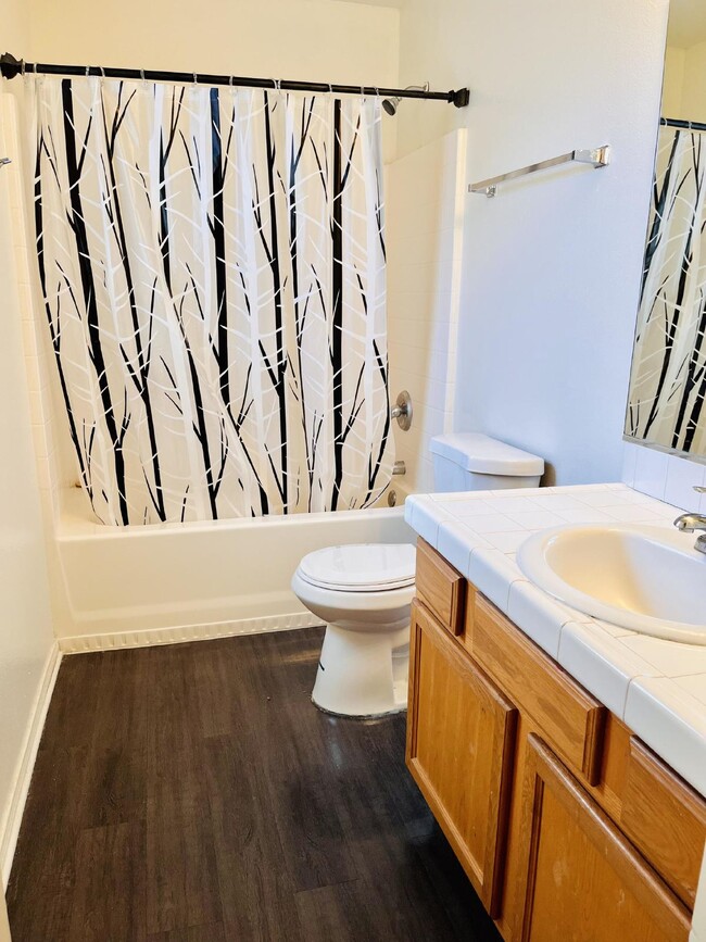 Building Photo - 4 Bedroom, 2 Bath Home with Attached Garag...