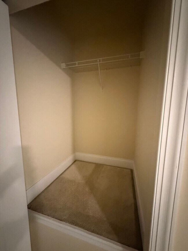 Building Photo - 908 Orchard Ridge Dr
