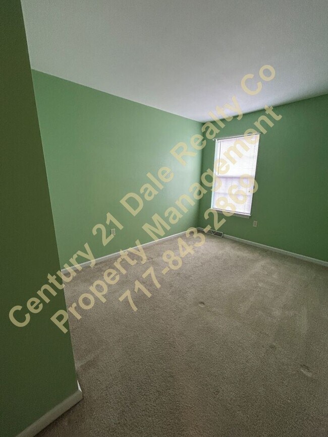 Building Photo - Lovely 3 Bedroom 1.5 Bath home in the Orchard Glen Condominium Association