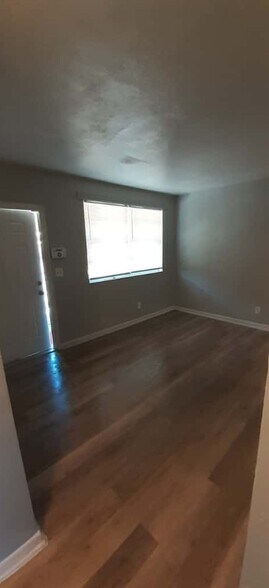 Building Photo - 1824 W 14th St