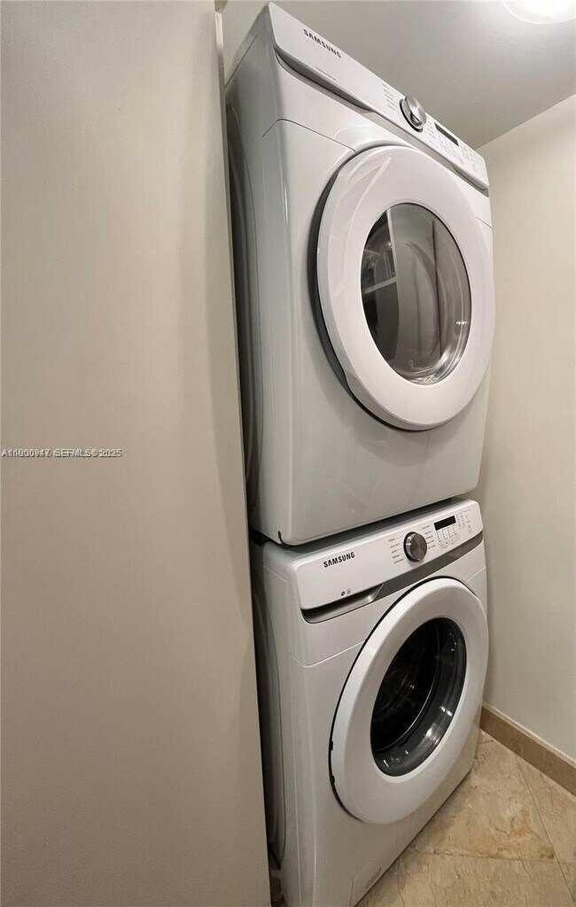 Building Photo - 16699 Collins Ave