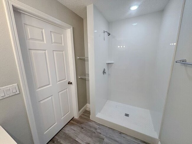 Building Photo - Lovely 3-Bedroom Home in the Heart of Midw...