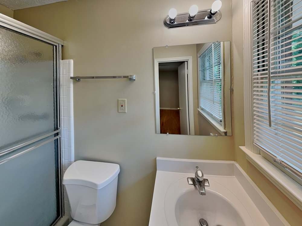 Building Photo - 5676 Crestwood Dr SW