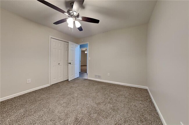 Building Photo - 2210 Grayfield Dr