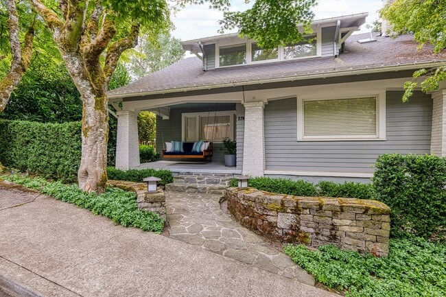 Primary Photo - Stunning Portland Heights Craftsman for Re...