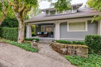 Building Photo - Stunning Portland Heights Craftsman for Re...