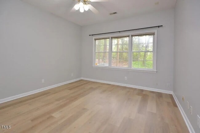 Building Photo - Spacious and Updated!  4 Bedrooms, LVP Flo...