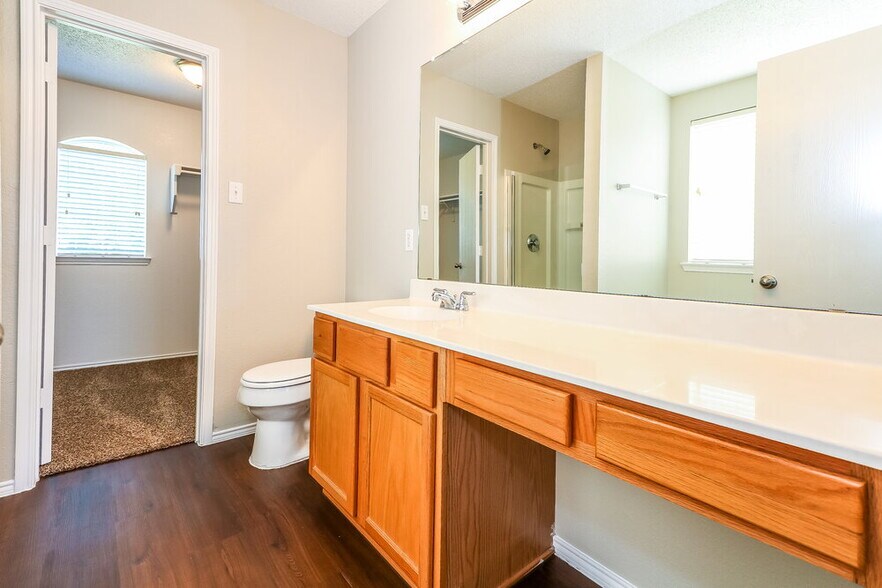 Building Photo - 1415 Heather Ridge Dr
