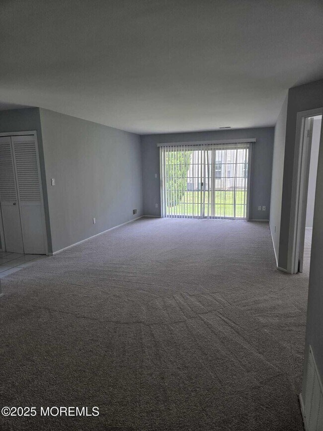 Building Photo - 127 Wellington Ct