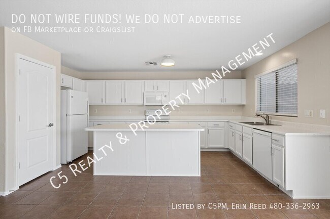 Building Photo - 3075 W Five Mile Peak Dr