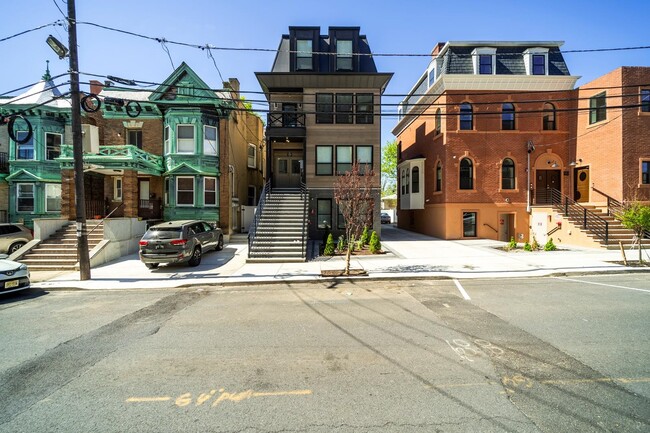 Building Photo - 131 Clifton Pl