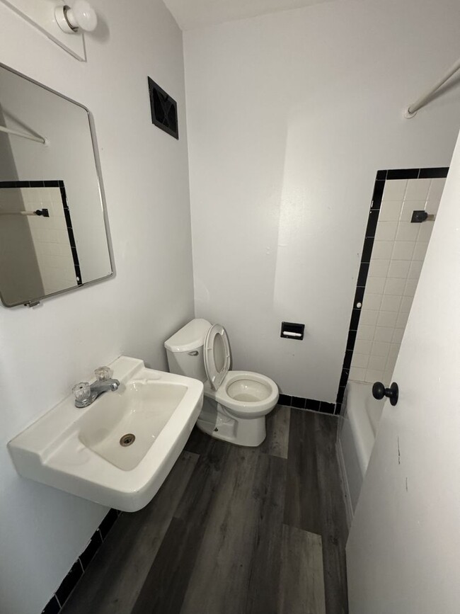 Building Photo - 2501-2503 S 44th St. - 8 Unit