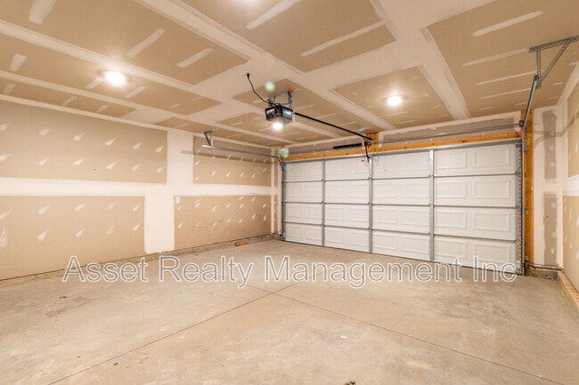 Building Photo - 2019 Southwood Cir