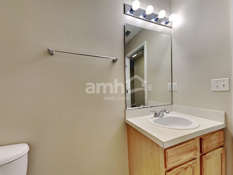 Building Photo - 11501 Brian Lakes Dr N