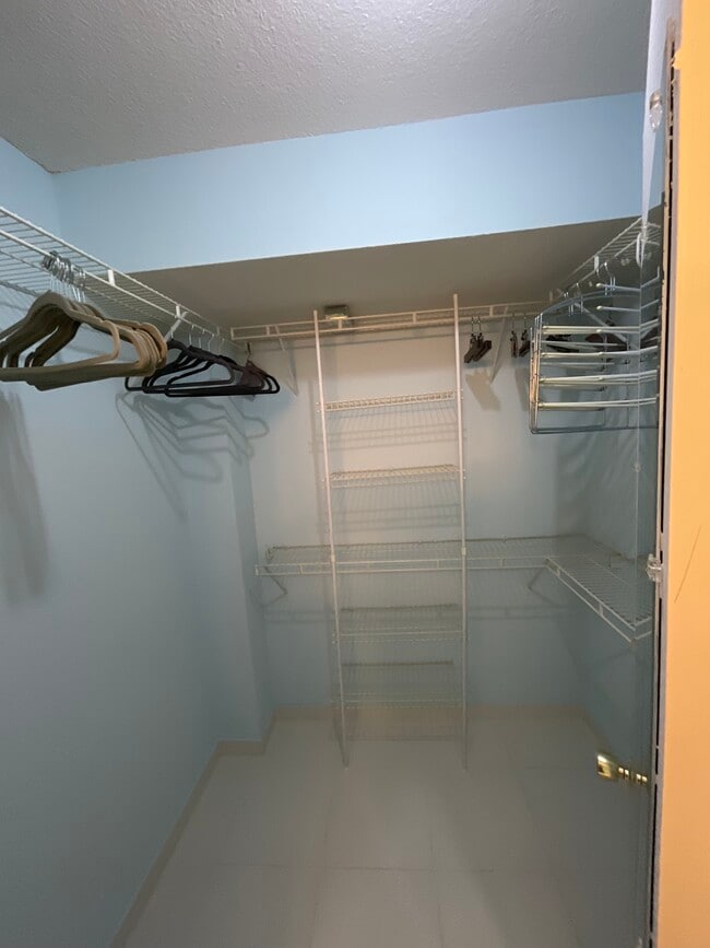 Walk in closet - 2900 NW 47th Terrace