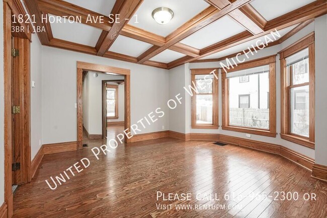 Building Photo - Available Now | 3 Bedroom 1 Bath Apartment...