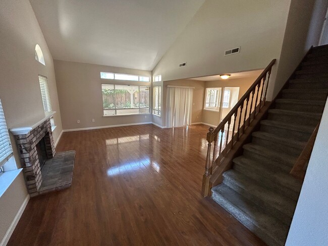 Building Photo - Spacious 4 Bedroom 2.5 Bath Home Antioch