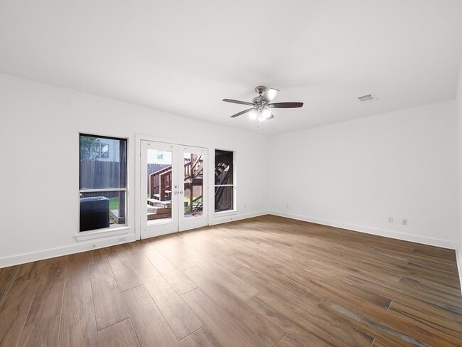 Building Photo - 907 Hartman St