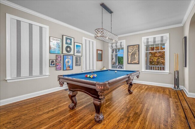 Building Photo - Beautifully Renovated 4 Bedroom 2.5 Bathroom Colonial