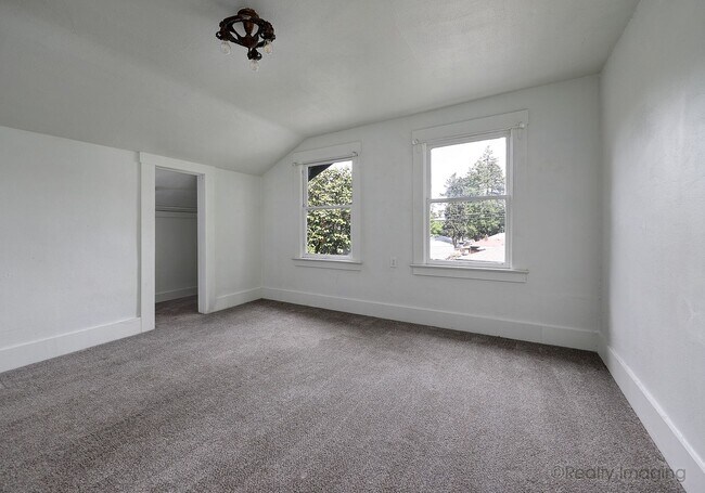 Building Photo - 6015-6017 SE 99th Ave