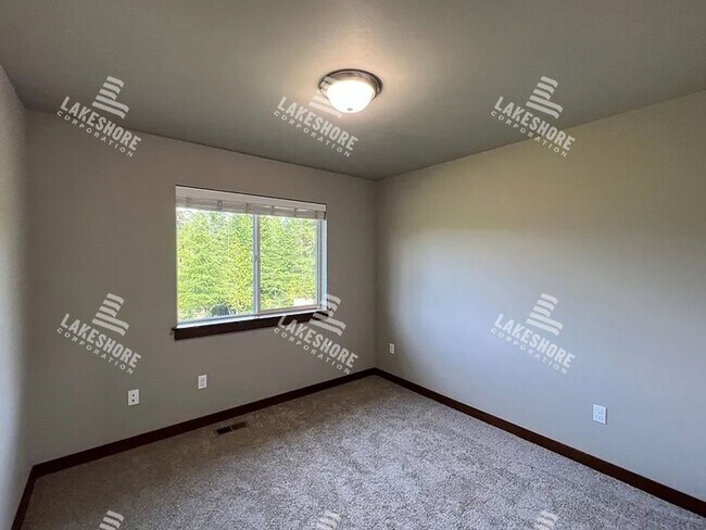 Building Photo - Spacious and Secluded 4 Bed 2 Bath Monroe ...