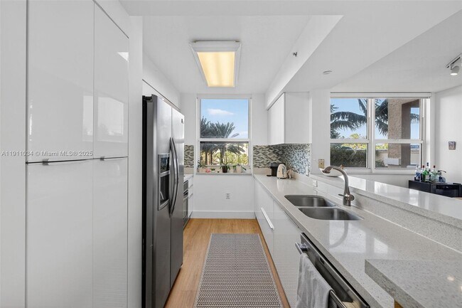 Building Photo - 19501 W Country Club Dr