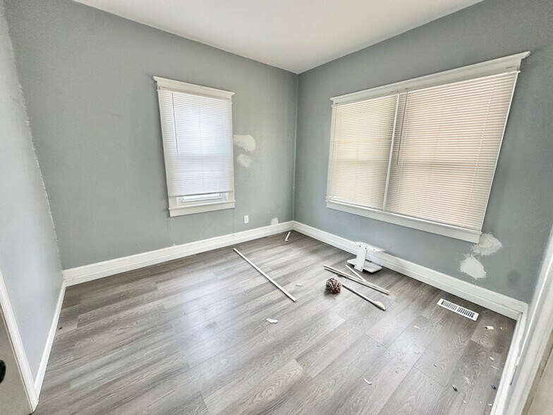 Building Photo - 308 W Almond St