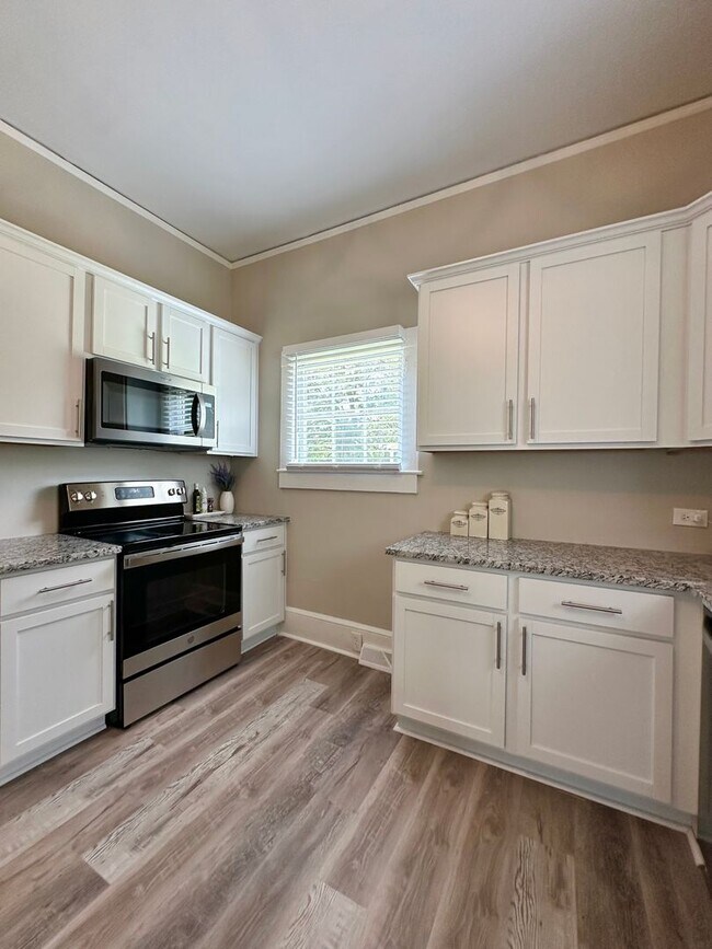 Building Photo - Beautifully Renovated 2 Bedroom 1 Bathroom...