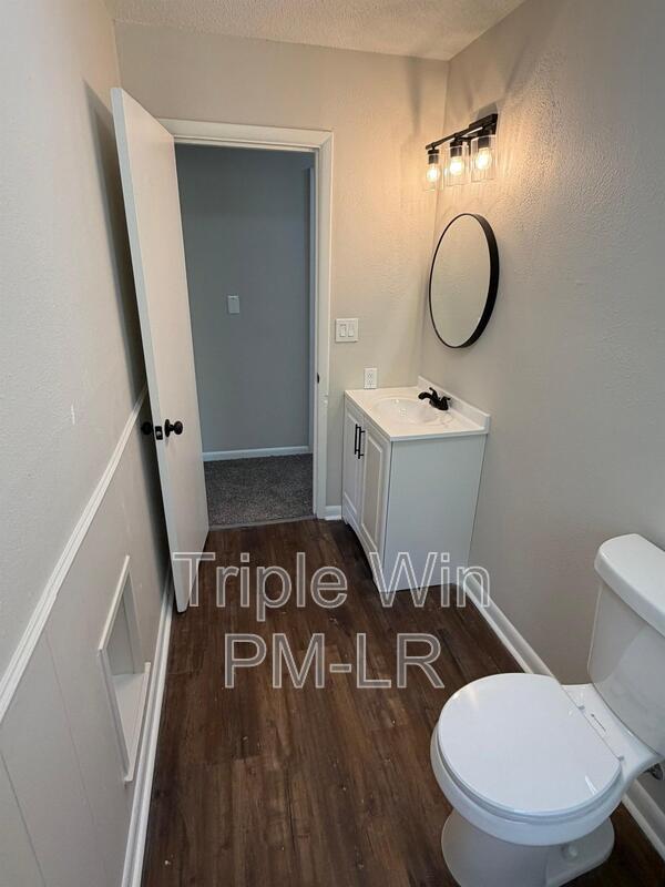 Building Photo - 17512 Bradshaw Rd