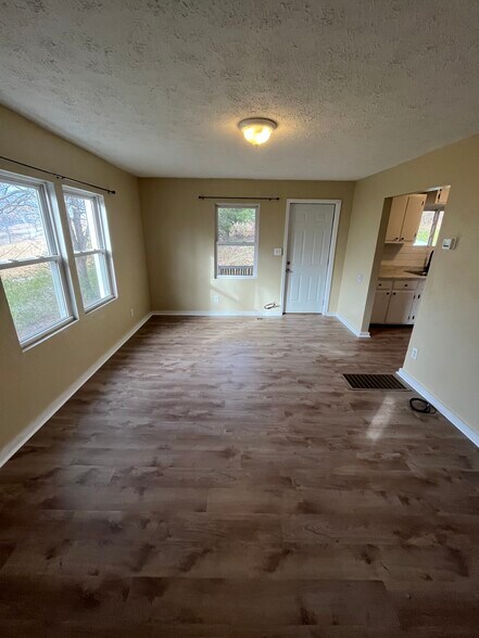 Building Photo - 143 Strawberry Ln