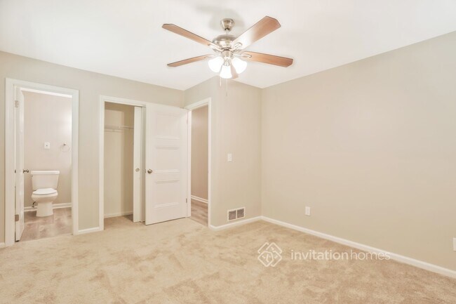 Building Photo - 872 Pinecrest Terrace SW