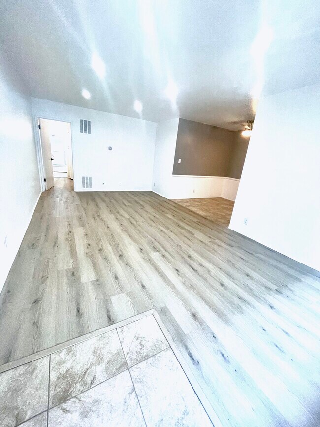 Living Space Angle 1 - 2030 S Preuss Rd